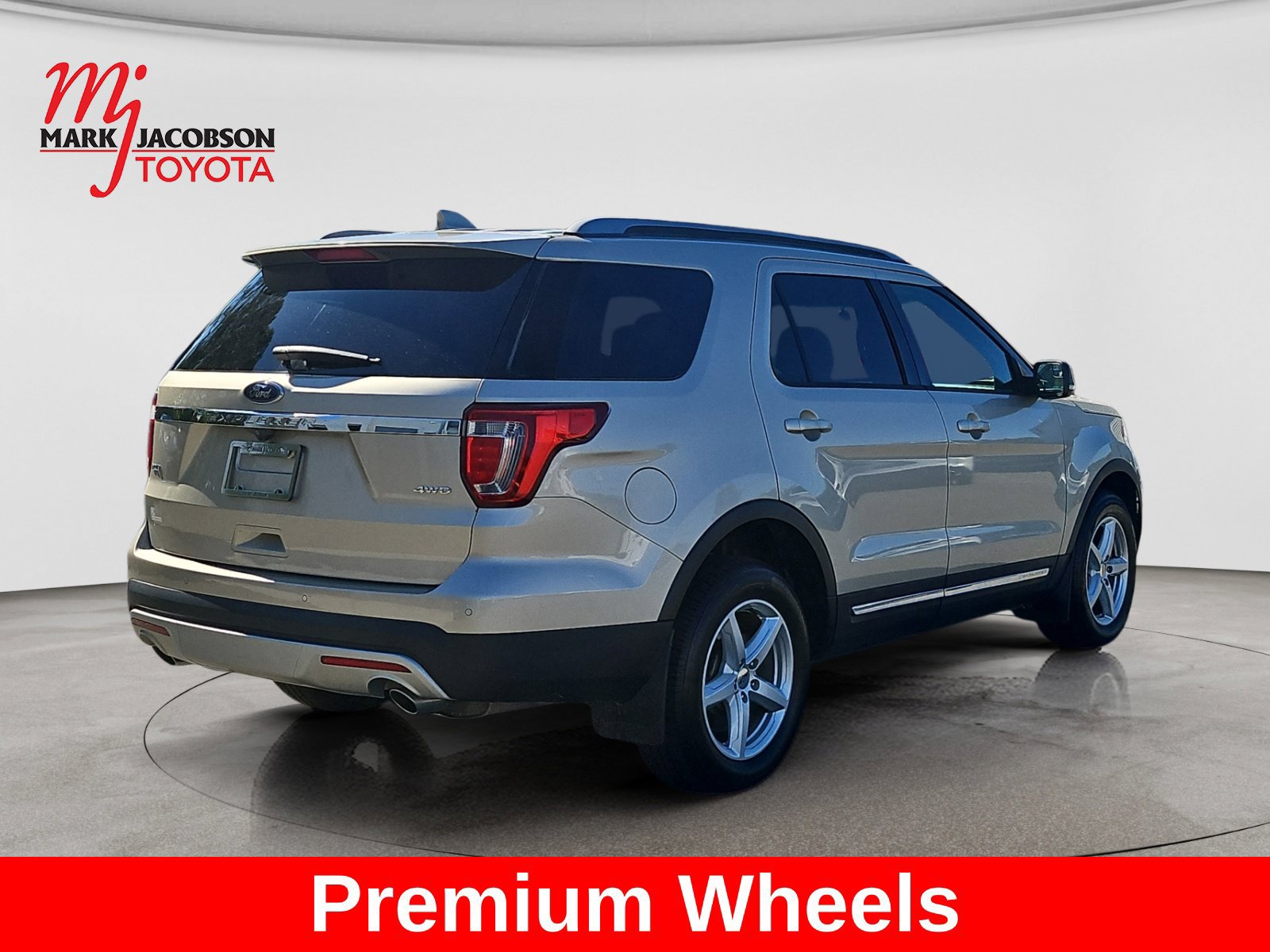 Used 2017 Ford Explorer XLT AWD/4WD image 8