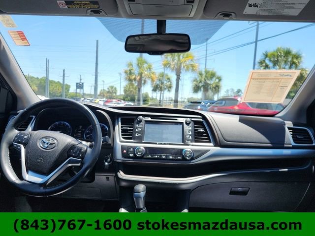 Used 2016 Toyota Highlander XLE AWD/4WD image 2