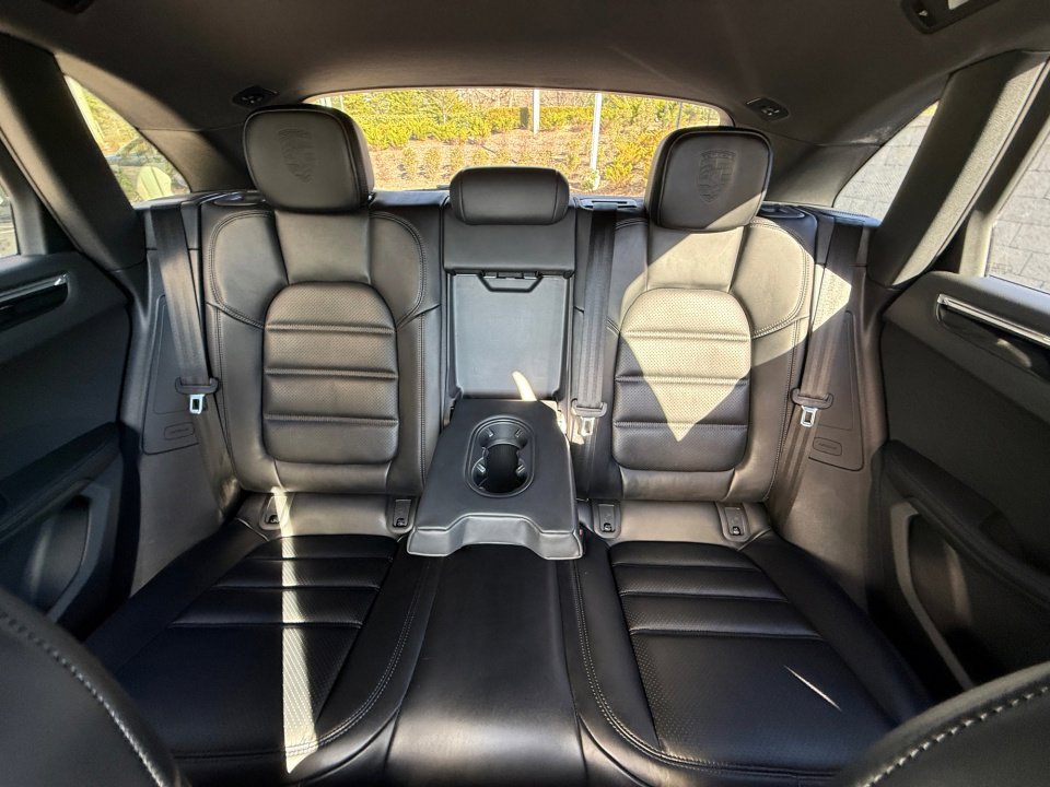 New 2026 Porsche Macan image 24