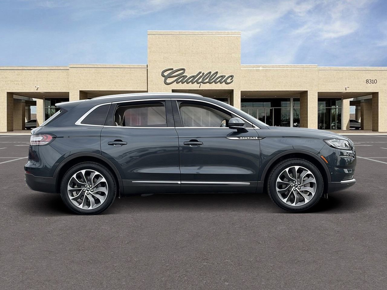 Used 2023 Lincoln Nautilus Reserve w/ Equipment Group 201A image 4