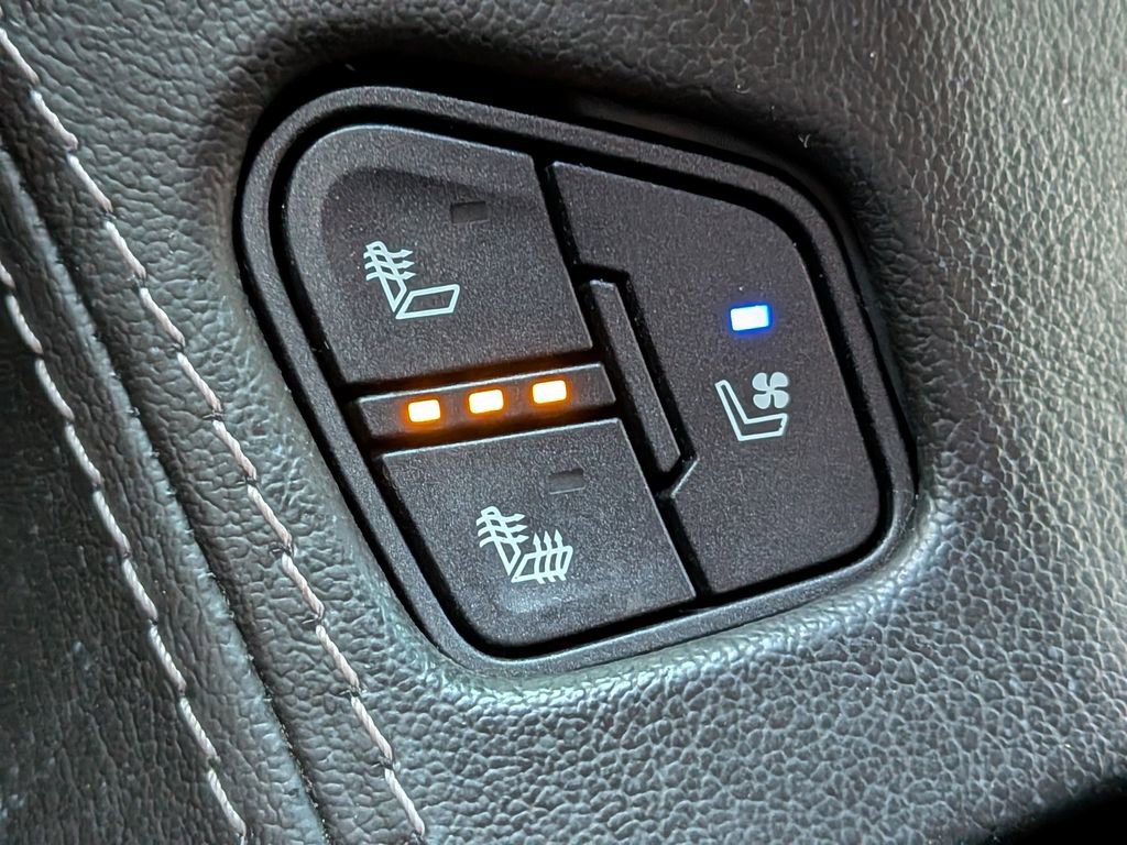 Used 2018 GMC Yukon Denali w/ Denali Ultimate Package image 25