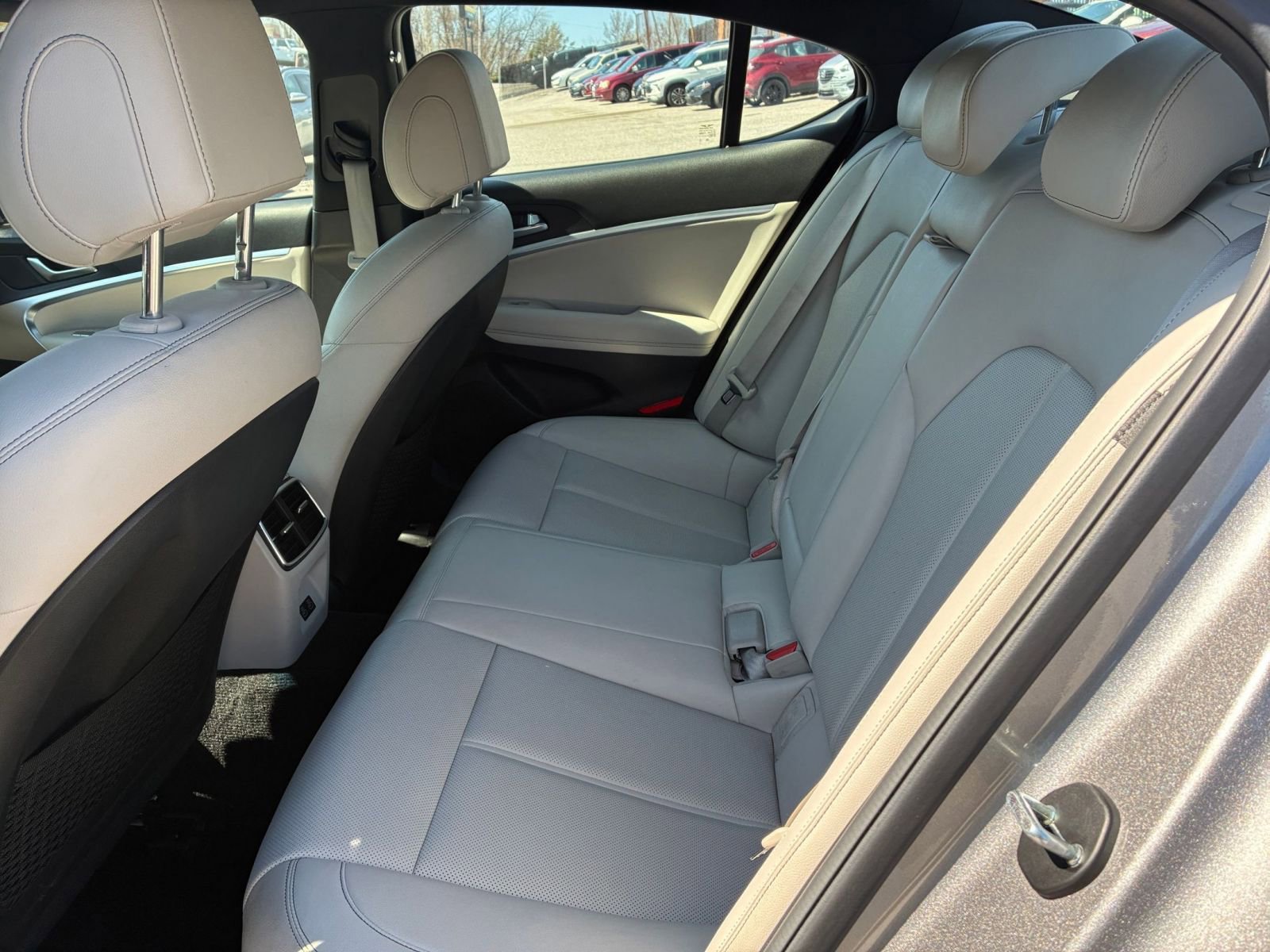 Used 2025 Genesis G70 2.5T image 21