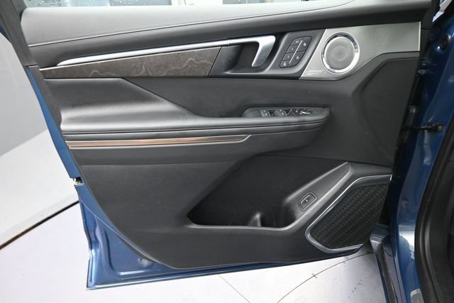 Used 2025 Buick Enclave Avenir AWD/4WD image 21