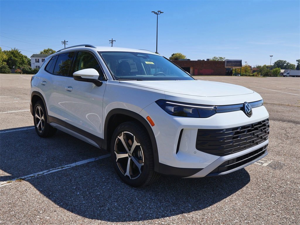 New 2025 Volkswagen Tiguan SE image 7