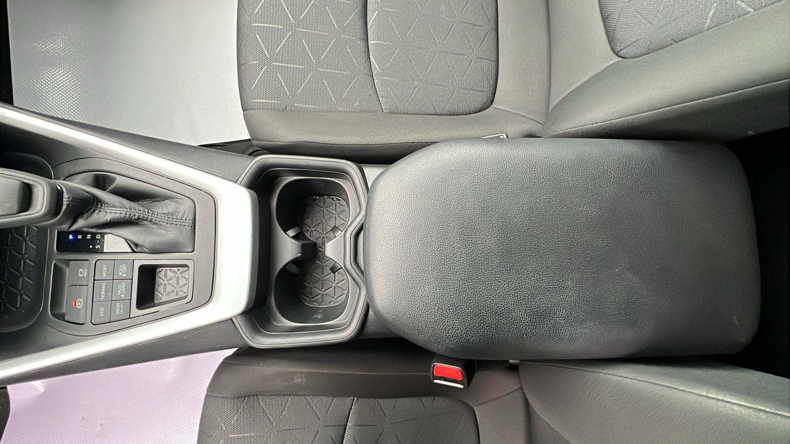 Used 2021 Toyota RAV4 XLE image 23