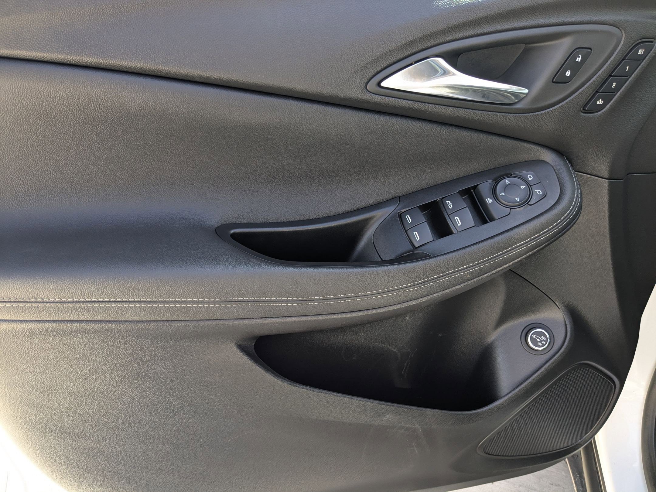 Used 2022 Buick Encore GX Essence w/ Experience Buick Package image 13