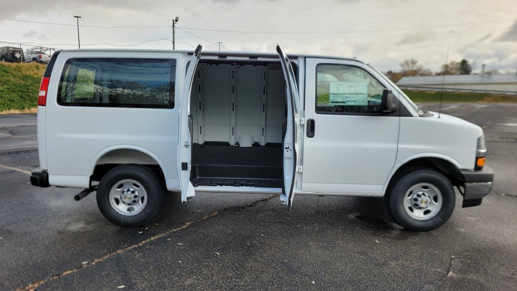 New 2025 Chevrolet Express 2500 w/ Communications Package RWD image 15