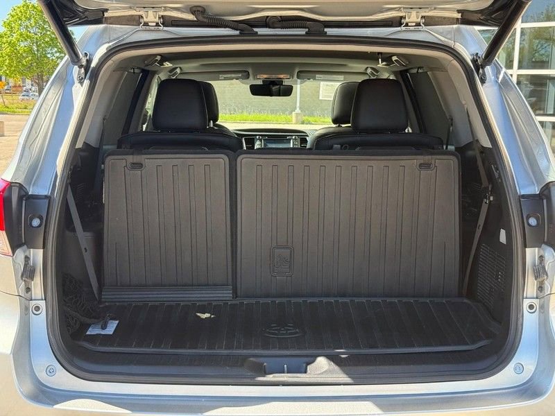 Used 2018 Toyota Highlander XLE AWD/4WD image 9