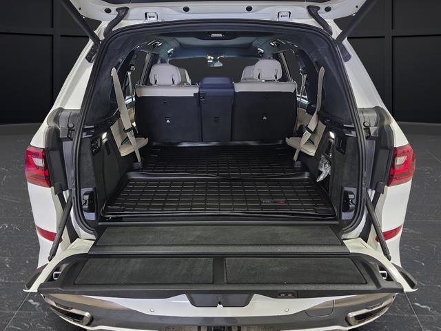 Used 2021 BMW X7 M50i w/ Dynamic Handling Package image 15