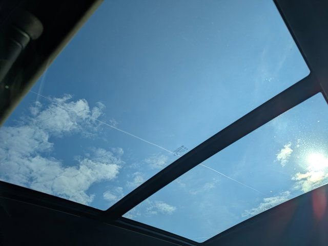 Used 2023 GMC Yukon SLT w/ SLT Luxury Package image 29