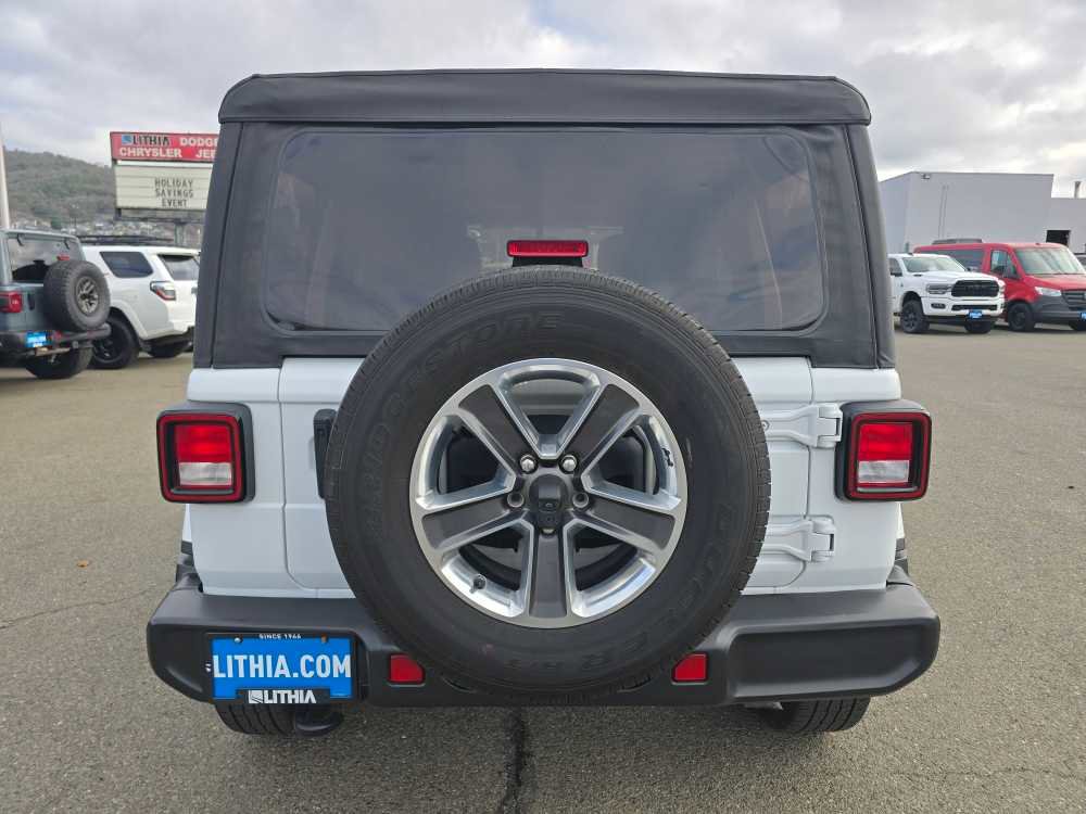 Used 2023 Jeep Wrangler Sahara image 4