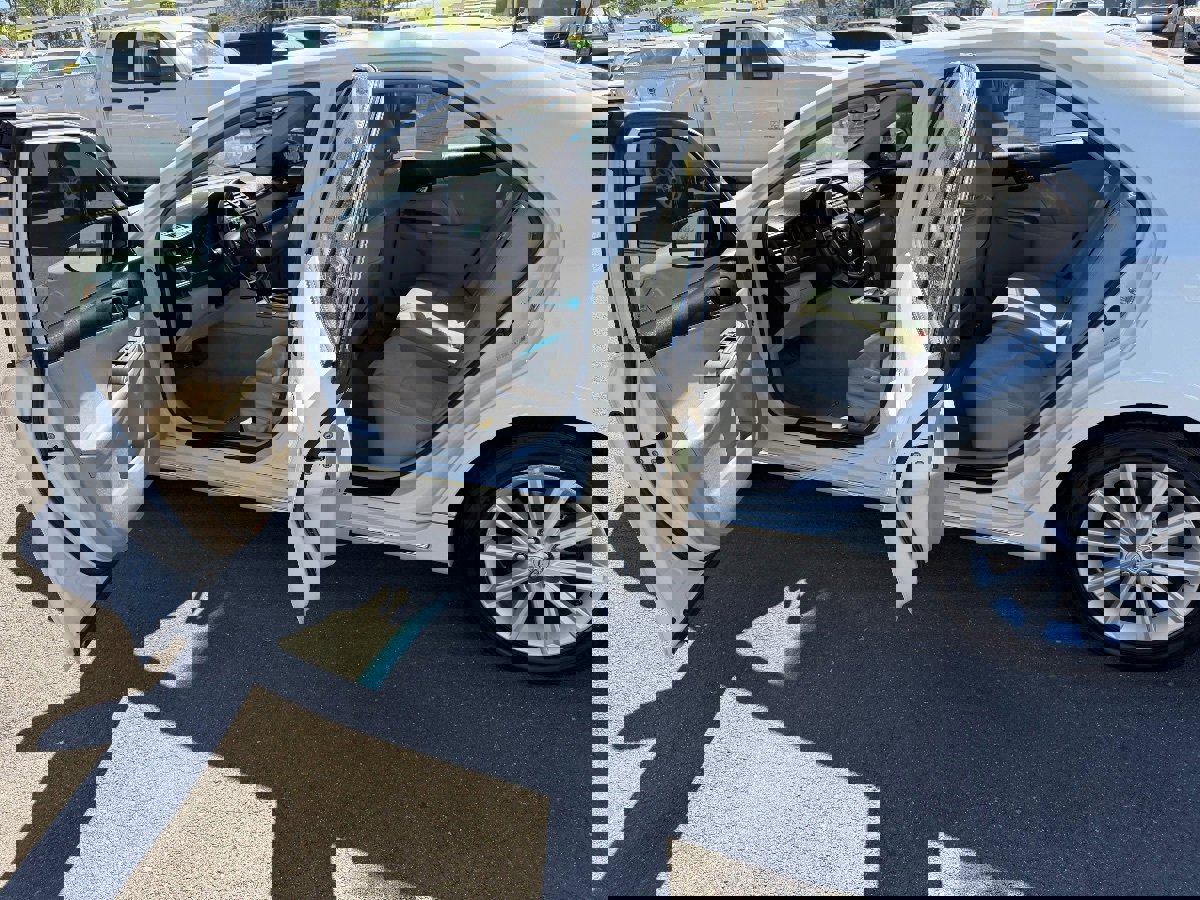 Used 2012 Toyota Camry XLE w/ Leather Pkg image 9