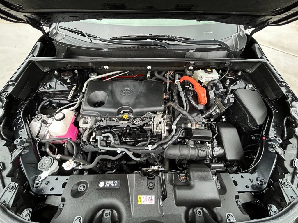 Used 2020 Toyota RAV4 LE w/ Carpet Mat Package AWD/4WD image 32
