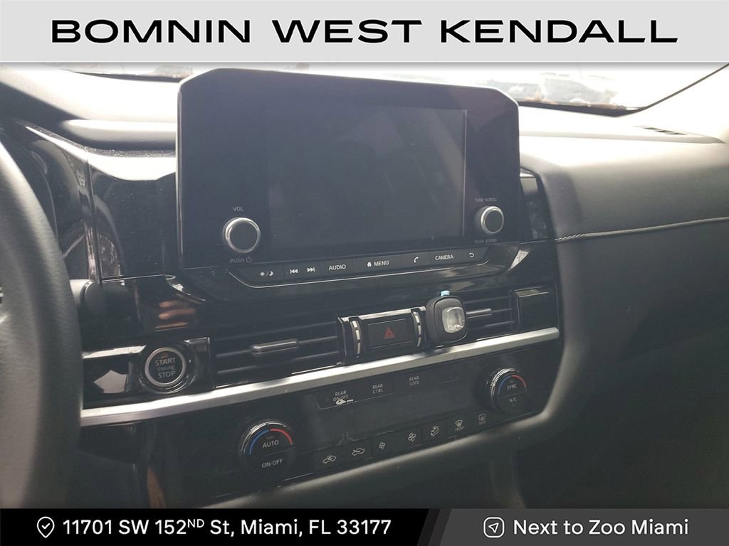 Used 2022 Nissan Pathfinder S image 16