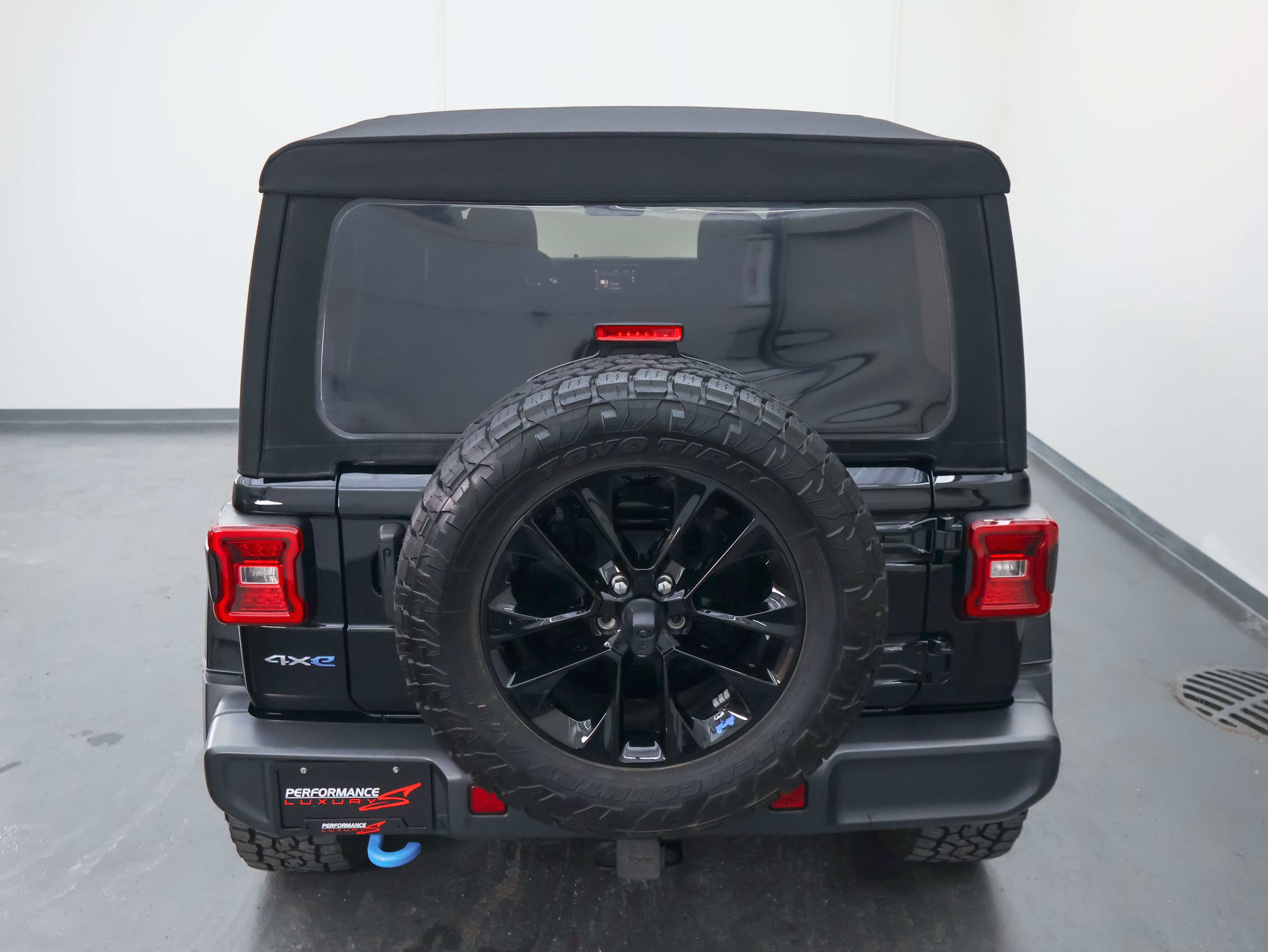 Used 2023 Jeep Wrangler Sahara w/ Cold Weather Group AWD/4WD image 10