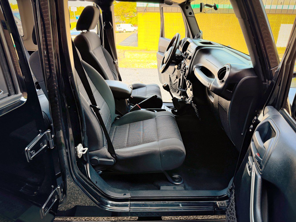 Used 2011 Jeep Wrangler Unlimited Sahara w/ Dual Top Group image 18