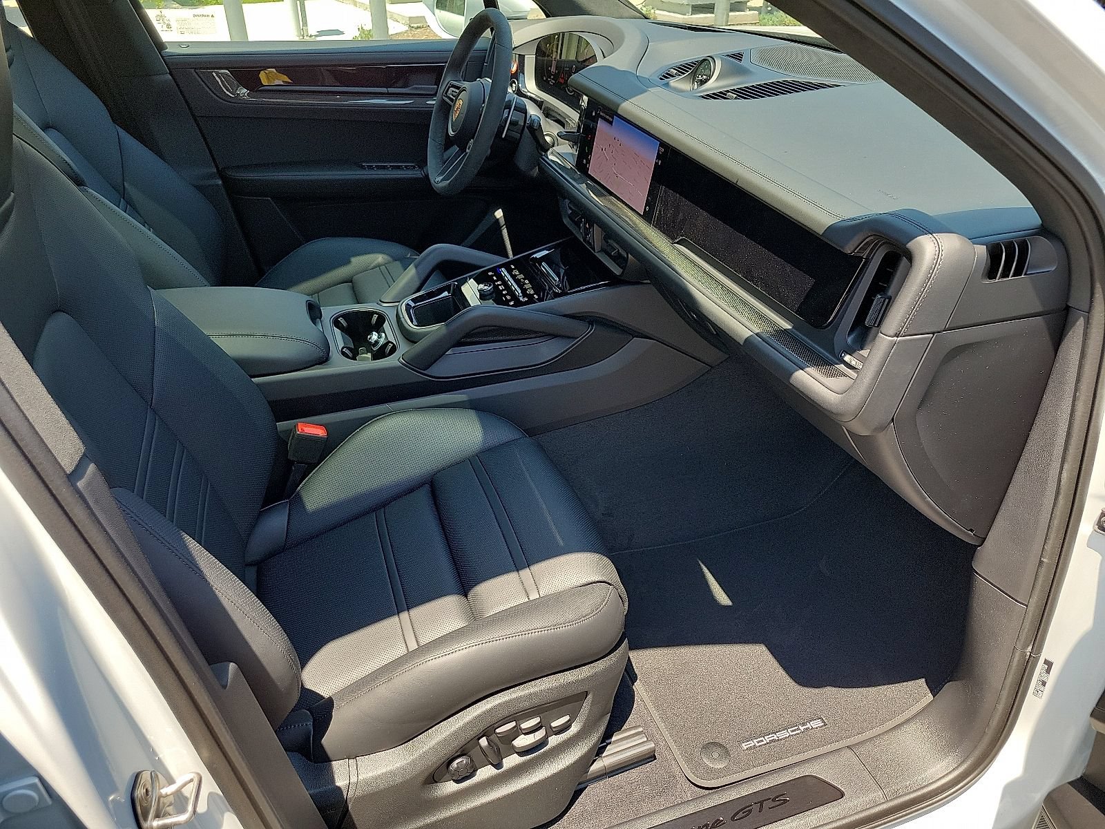 New 2025 Porsche Cayenne GTS AWD/4WD image 27