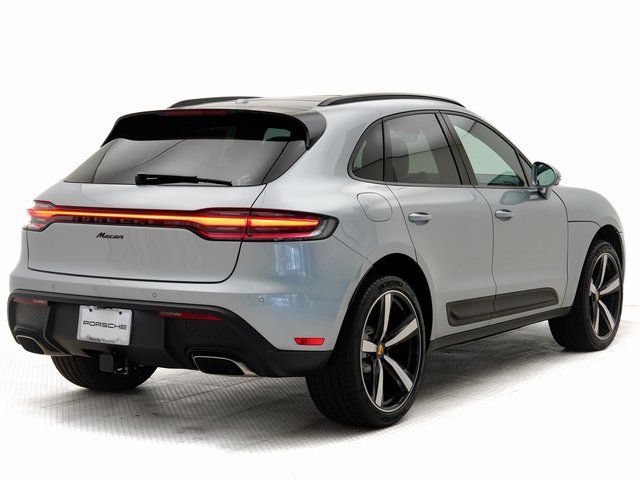 Certified 2025 Porsche Macan AWD/4WD image 32