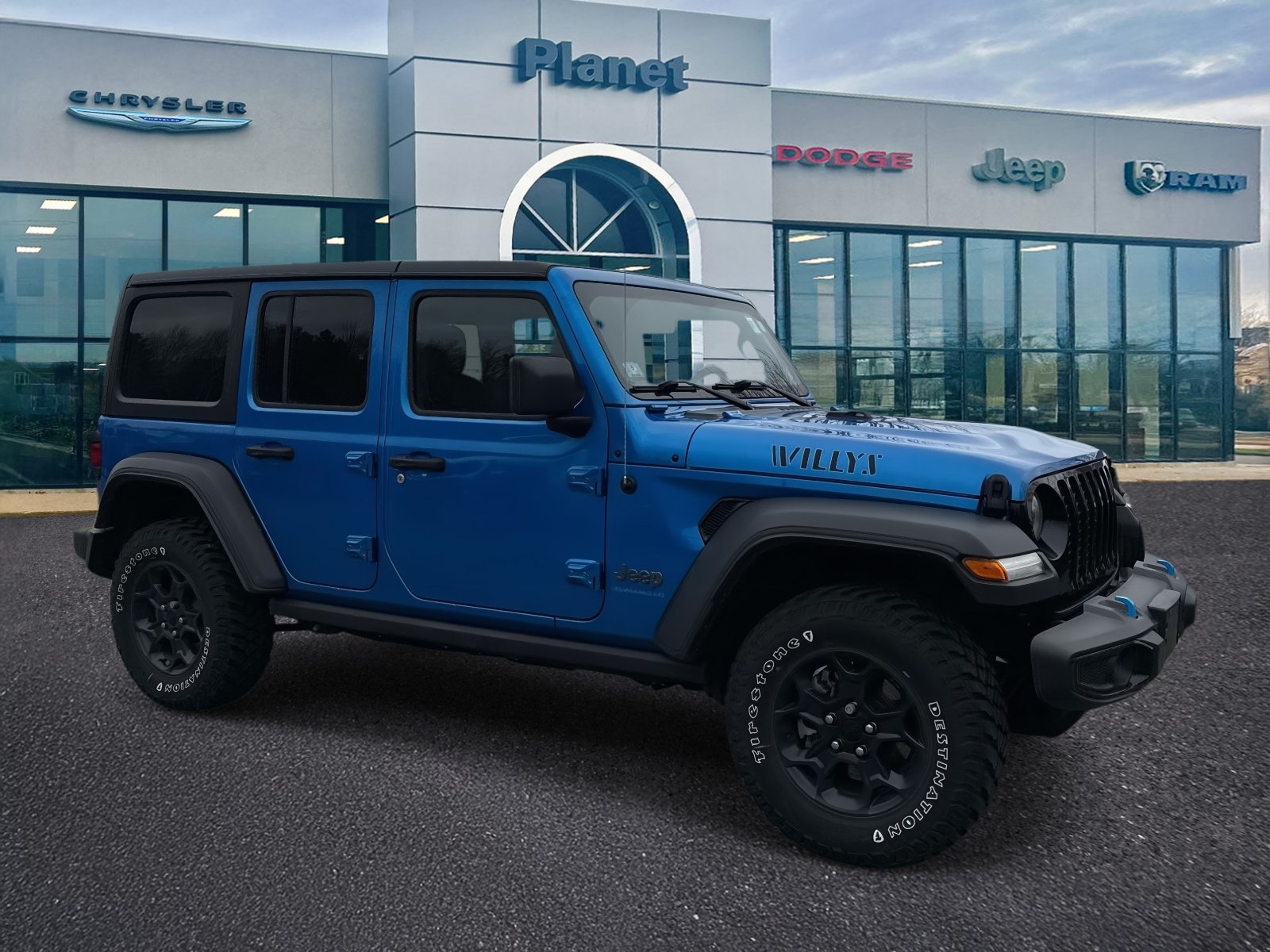 Used 2023 Jeep Wrangler Unlimited w/ Cold Weather Group AWD/4WD image 1