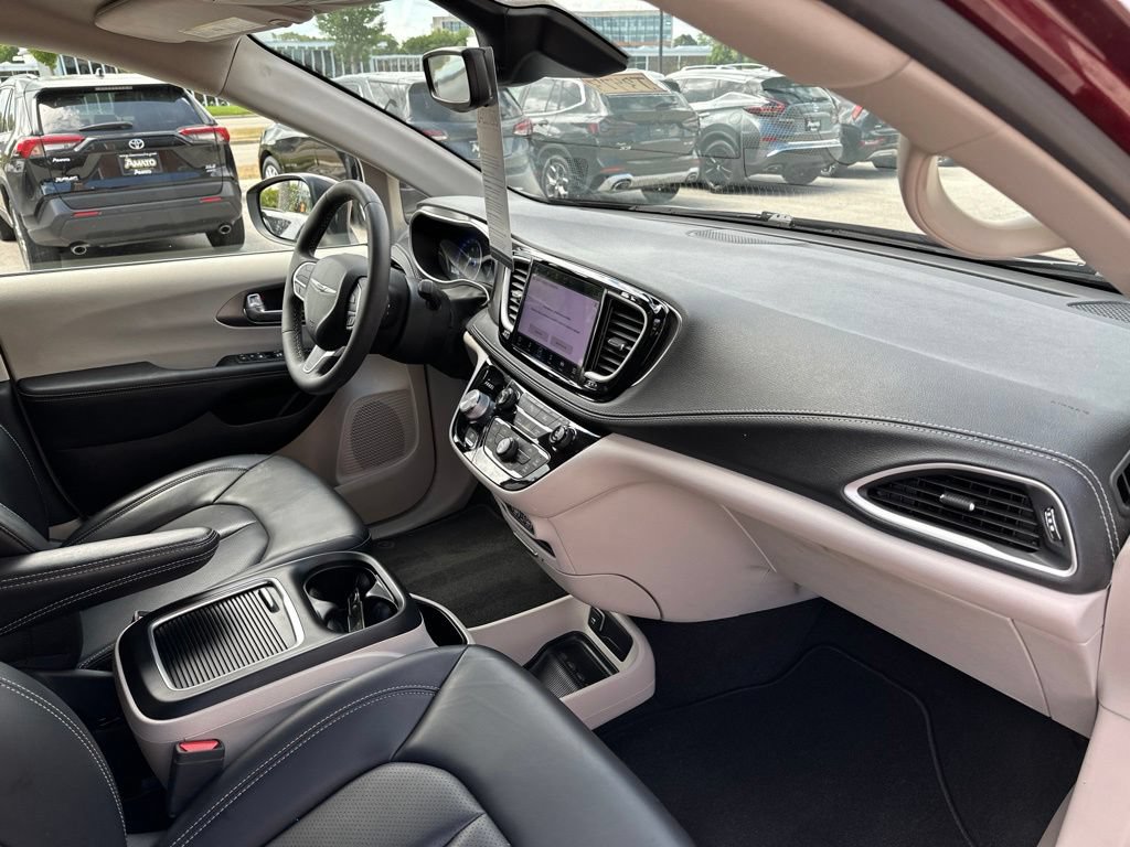 Used 2023 Chrysler Pacifica Touring-L AWD/4WD image 18