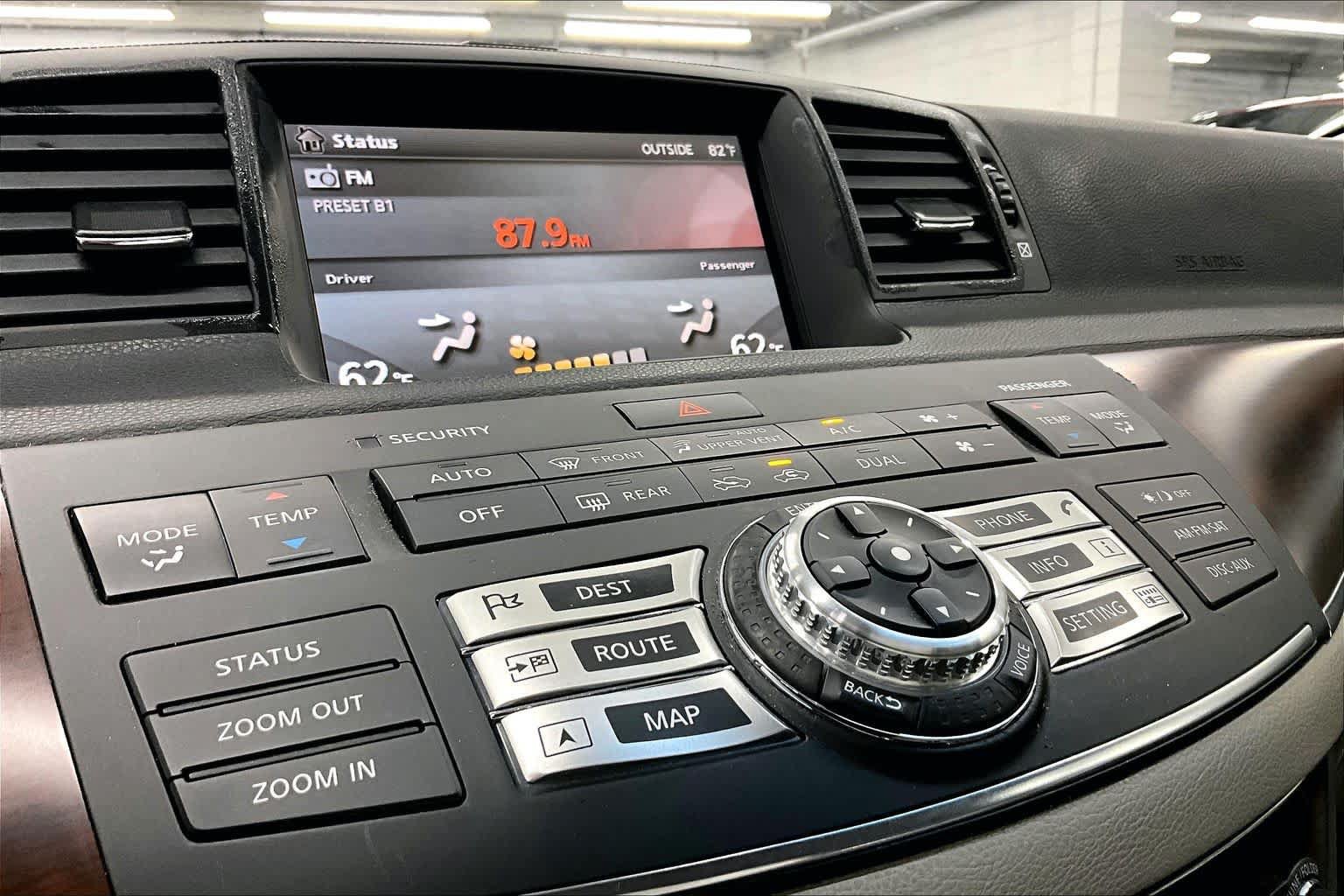 Used 2010 INFINITI M35 w/ Technology Pkg RWD image 34