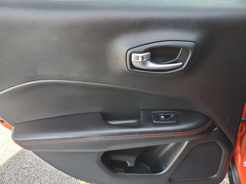 Used 2018 Jeep Compass Trailhawk w/ Cold Weather Group AWD/4WD image 13