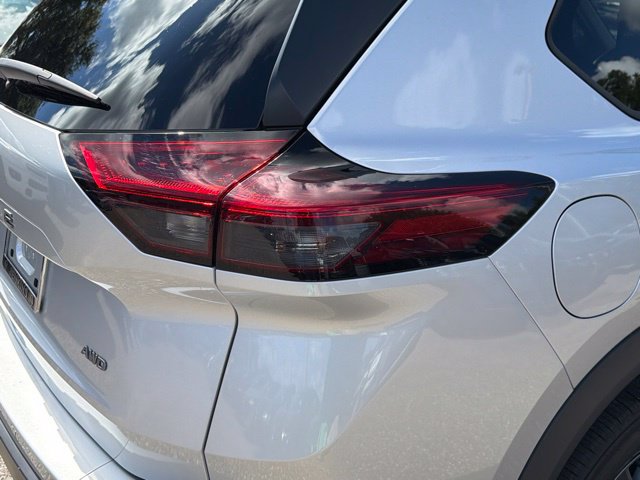 Used 2024 Nissan Rogue S AWD/4WD image 12