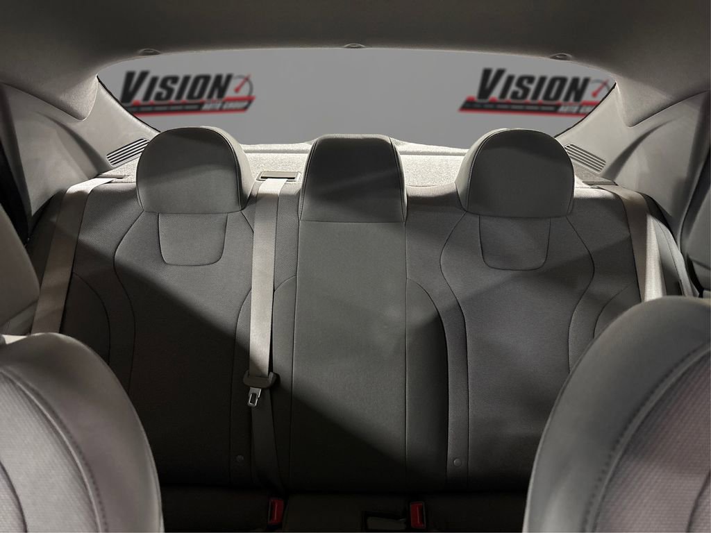 Certified 2025 Hyundai Elantra SE image 18