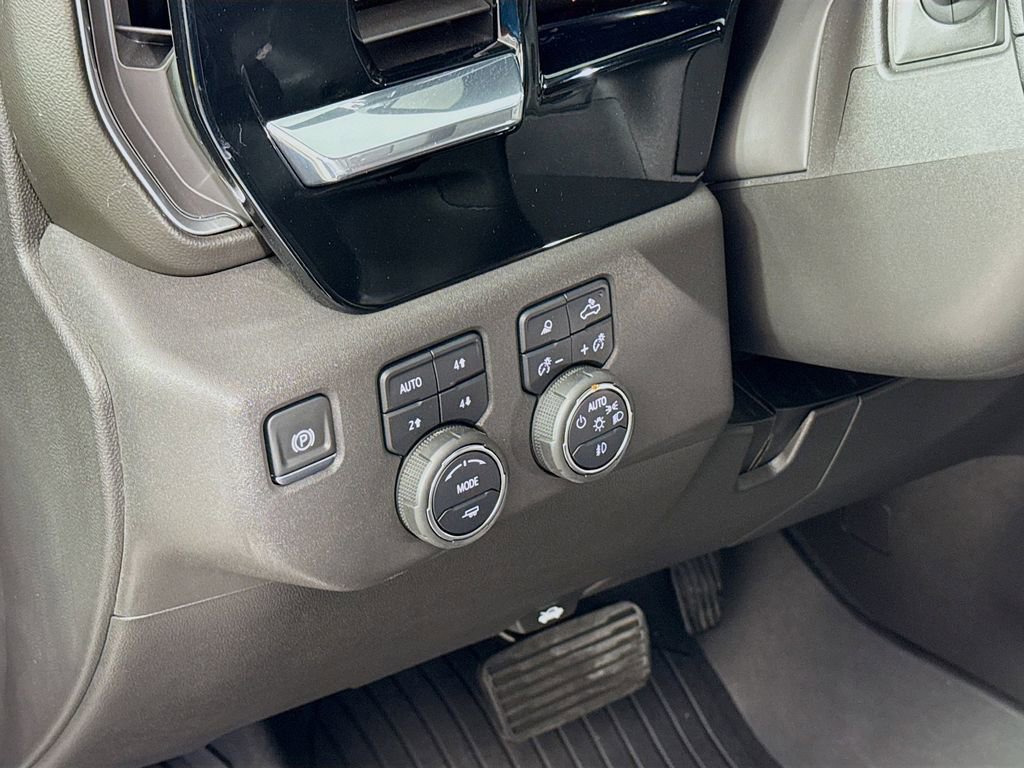 Used 2025 Chevrolet Silverado 1500 LT Trail Boss w/ LT Trail Boss Premium Package AWD/4WD image 10