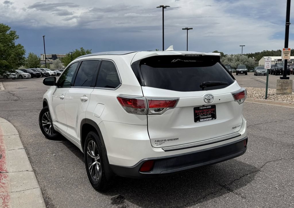 Used 2016 Toyota Highlander XLE AWD/4WD image 6