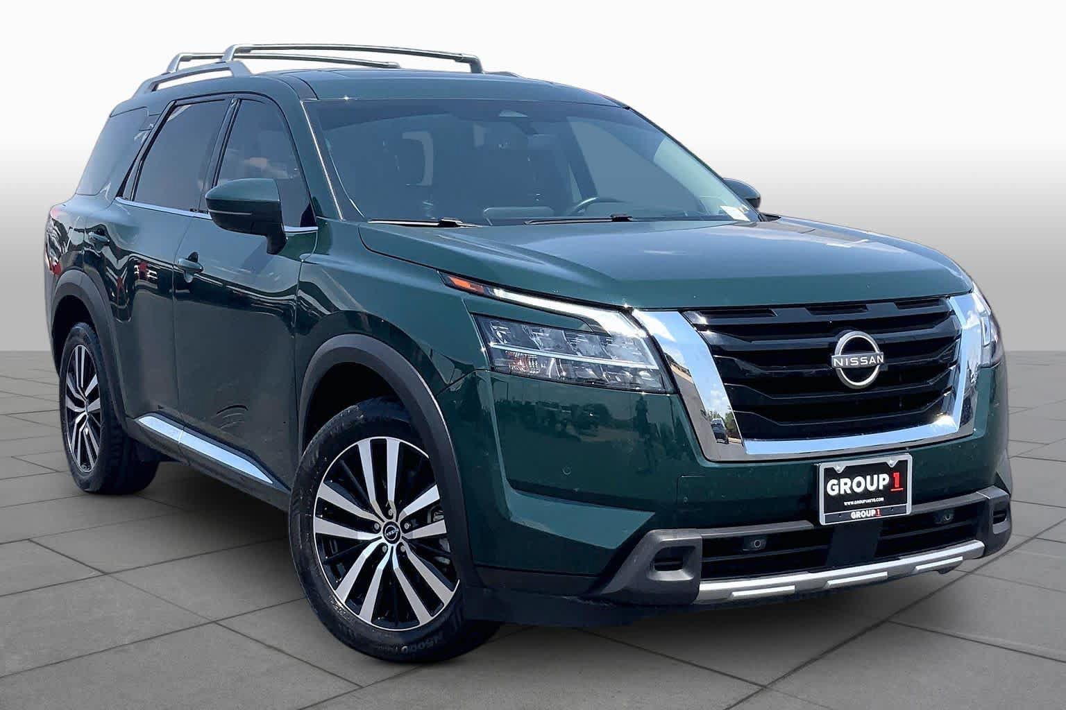 Used 2023 Nissan Pathfinder Platinum FWD image 3