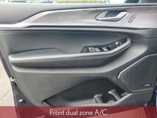 Used 2023 Jeep Grand Cherokee Overland image 16