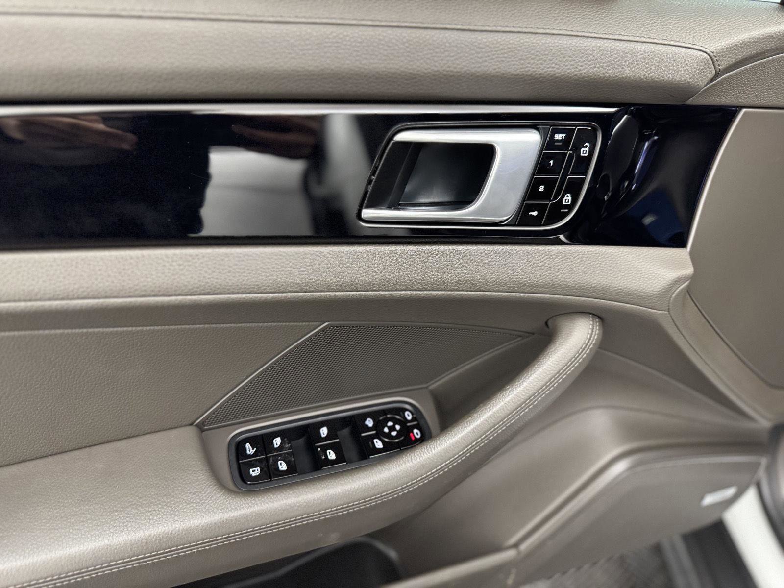 Used 2019 Porsche Panamera 4 image 14