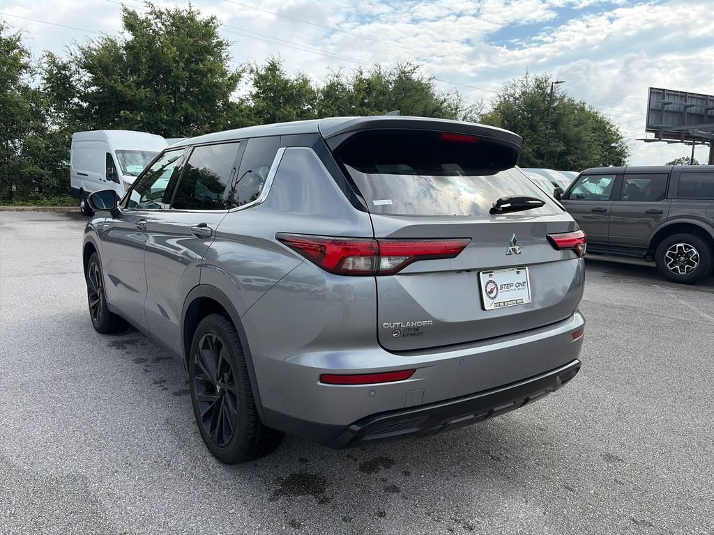 Used 2022 Mitsubishi Outlander SEL Black Edition FWD image 5
