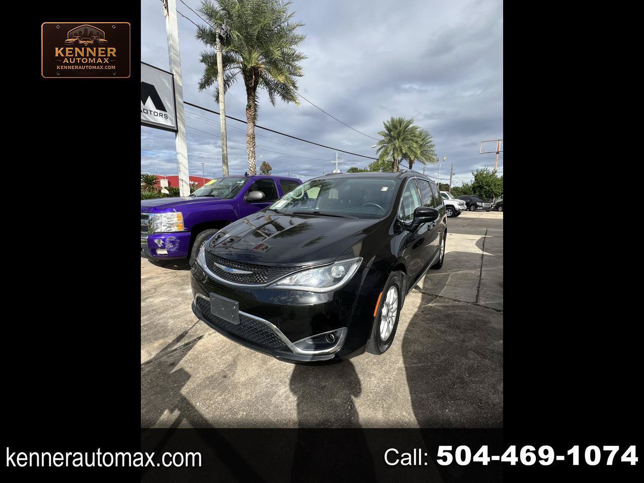Used 2020 Chrysler Pacifica Touring-L FWD image 1