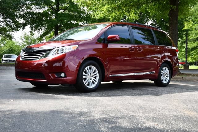 Used 2013 Toyota Sienna XLE FWD image 3