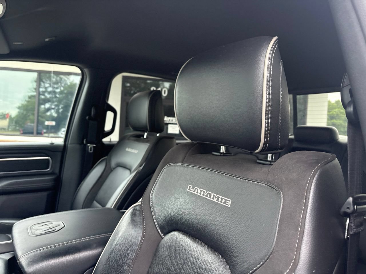 Used 2023 RAM 1500 Laramie AWD/4WD image 3
