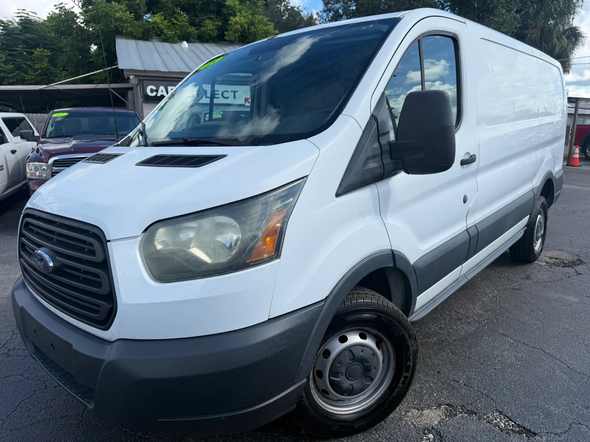 Used 2015 Ford Transit 250 130 Low Roof RWD image 1