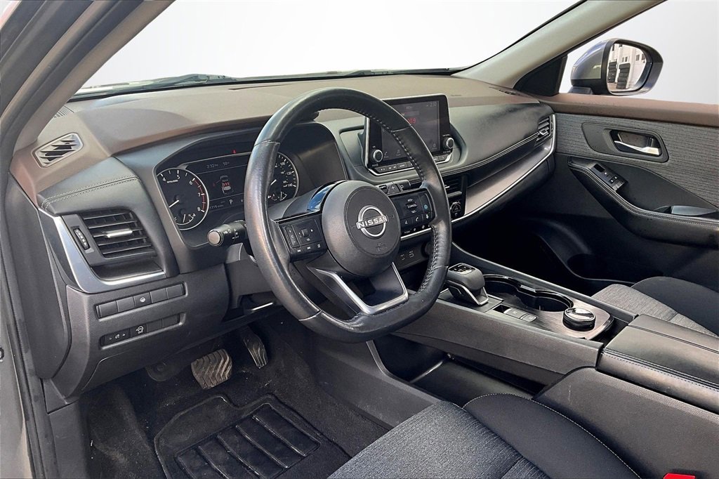 Used 2023 Nissan Rogue SV image 17