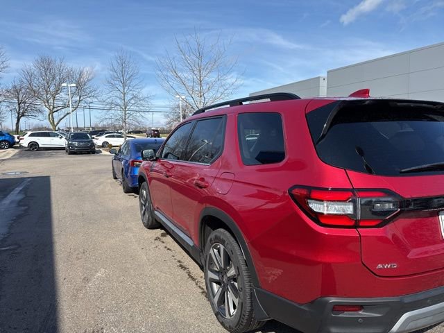 Used 2025 Honda Pilot Touring image 5