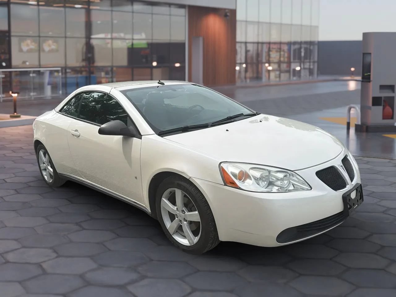 Used 2008 Pontiac G6 GT FWD image 2