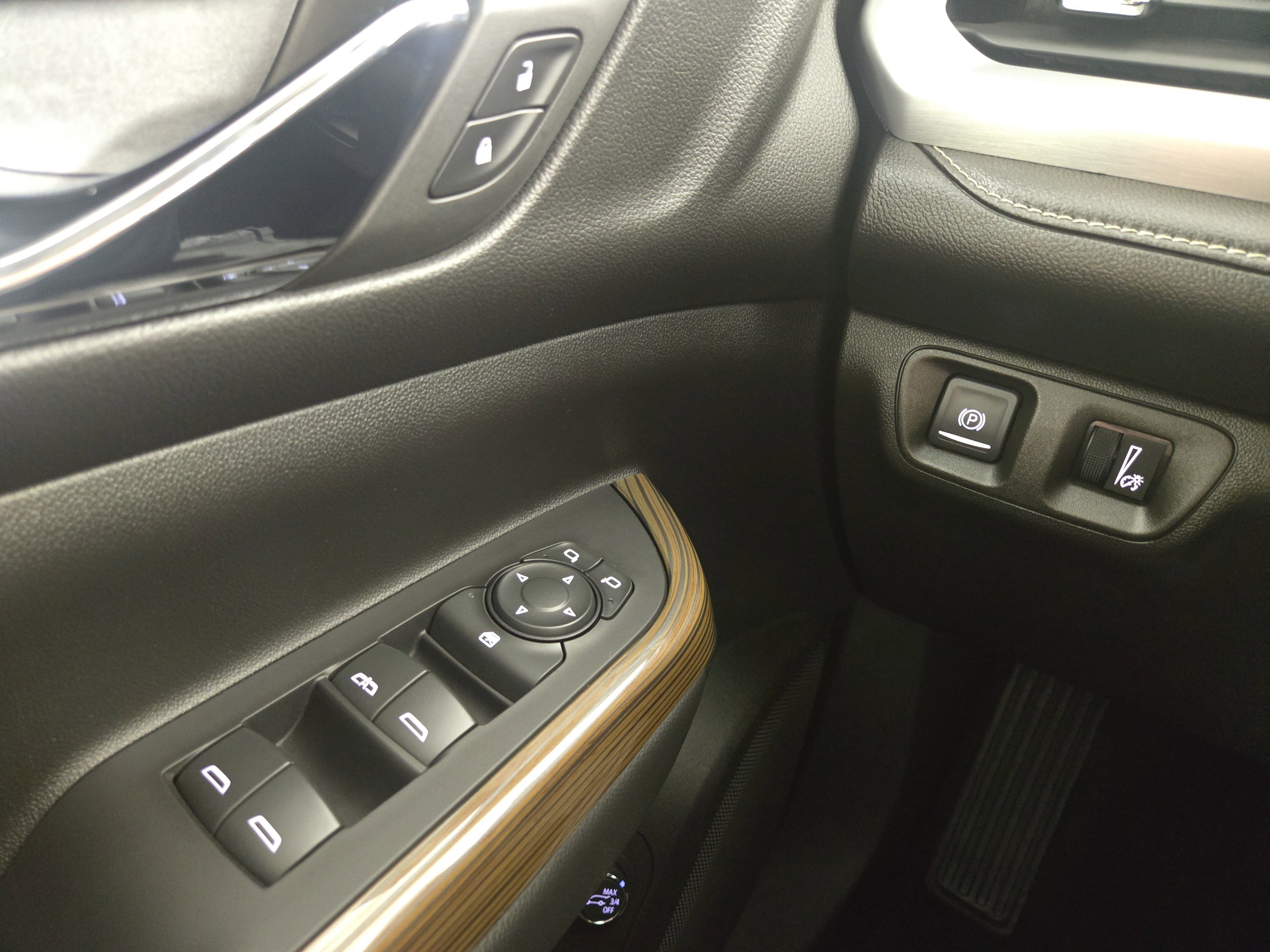 Certified 2023 GMC Acadia SLE w/ LPO, Cargo Package image 30