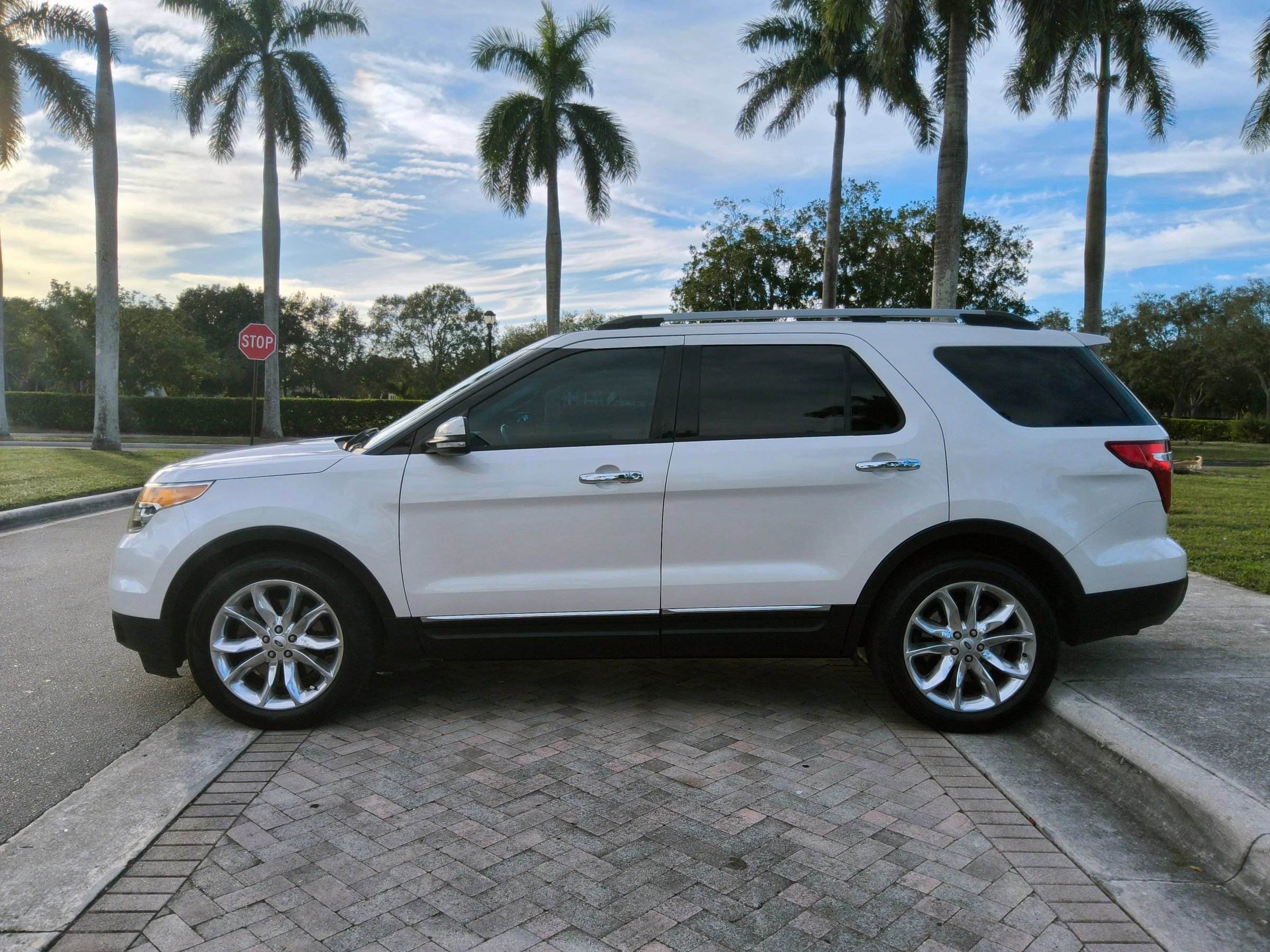 Used 2014 Ford Explorer Limited w/ Equipment Group 301A image 16