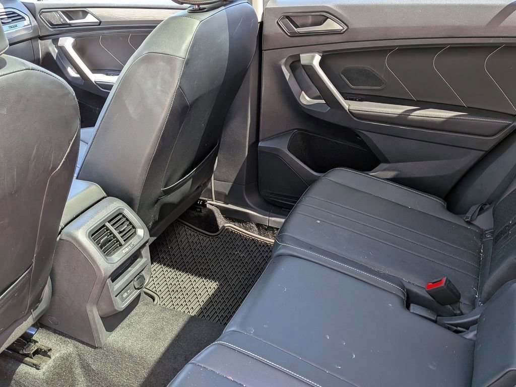Used 2024 Volkswagen Tiguan SE w/ Panoramic Sunroof Package AWD/4WD image 29