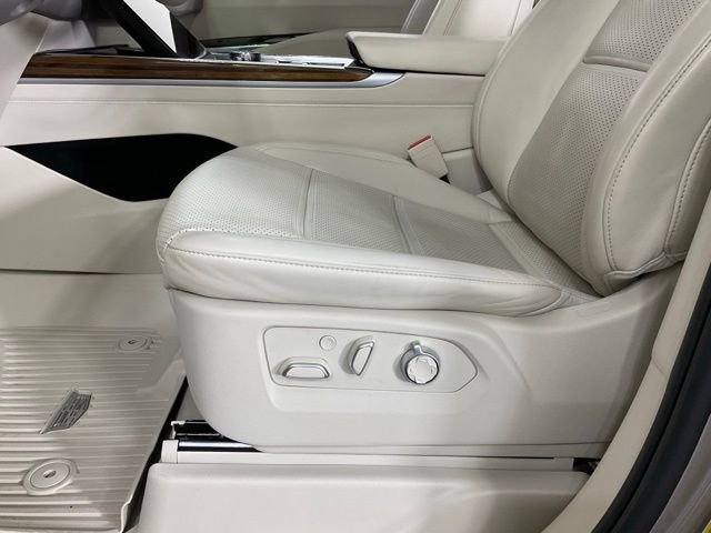 Certified 2025 Cadillac Escalade ESV Sport Platinum image 28