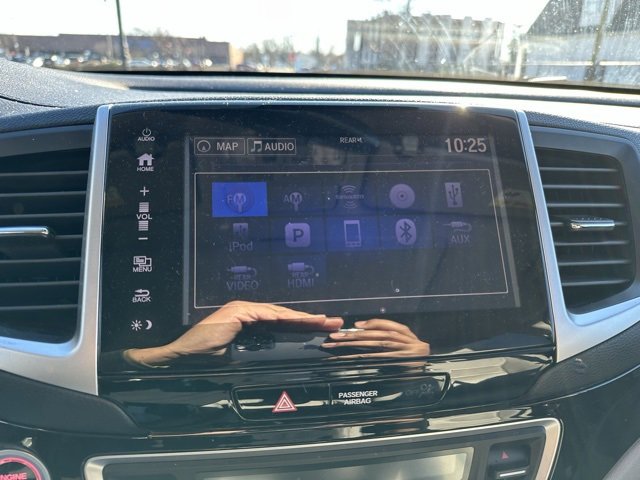 Used 2017 Honda Pilot Touring image 29