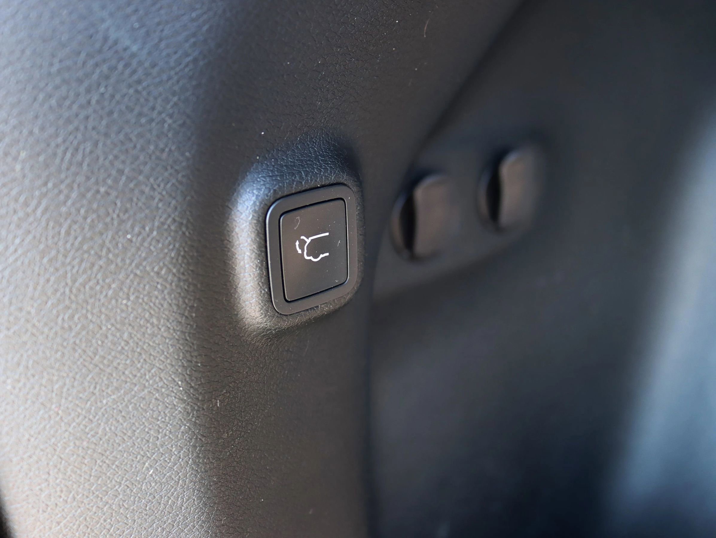 Used 2019 Jeep Cherokee Limited image 39