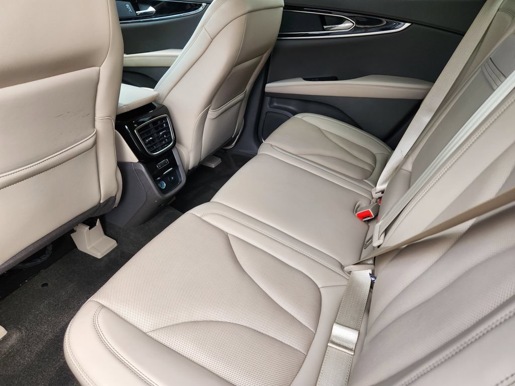 Used 2023 Lincoln Nautilus Reserve AWD/4WD image 9