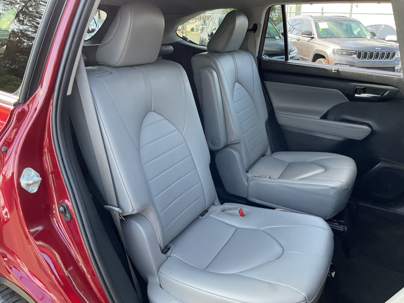 Used 2023 Toyota Highlander XLE FWD image 20