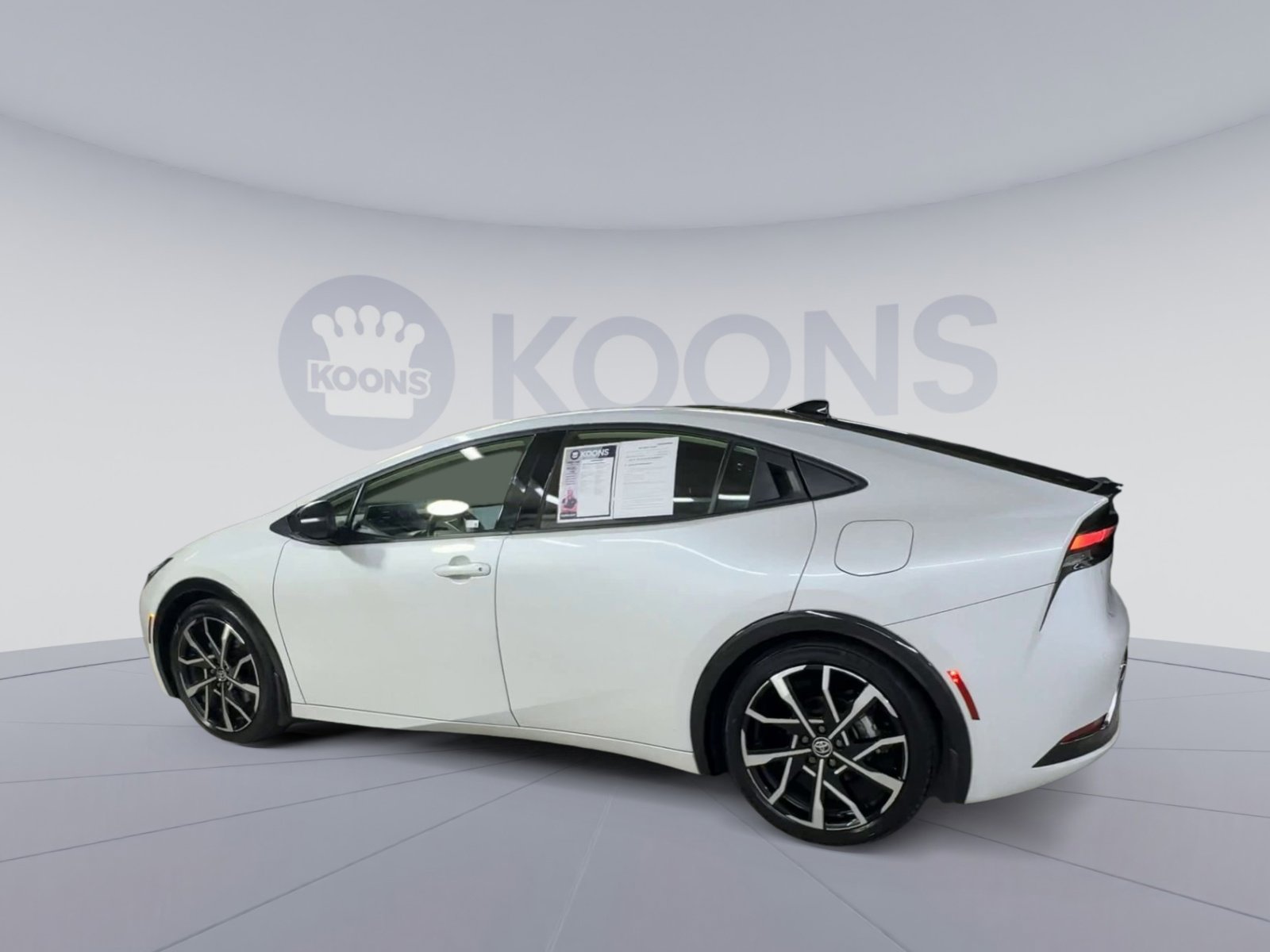 Used 2024 Toyota Prius Prime FWD image 8